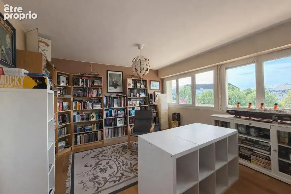 Compiègne – 5 pièces lumineux avec balcon, parking & cave - photo 3