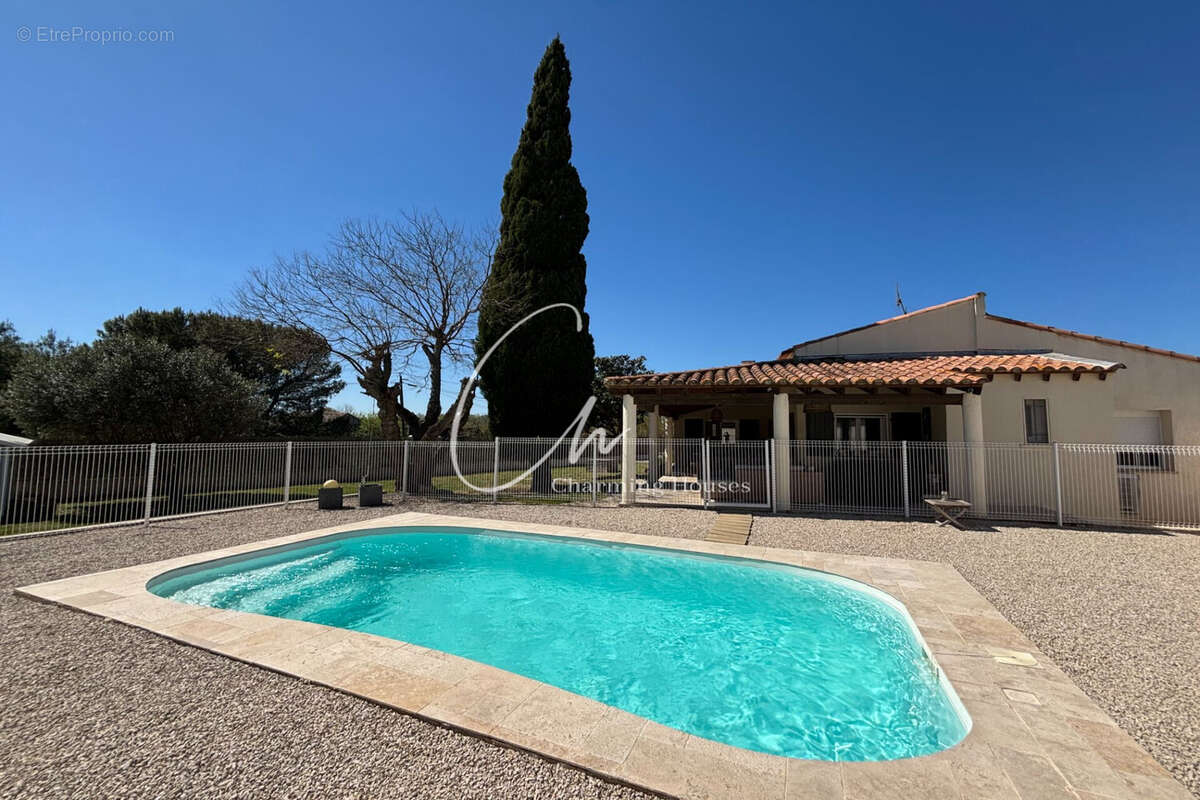 Maison à FONTVIEILLE