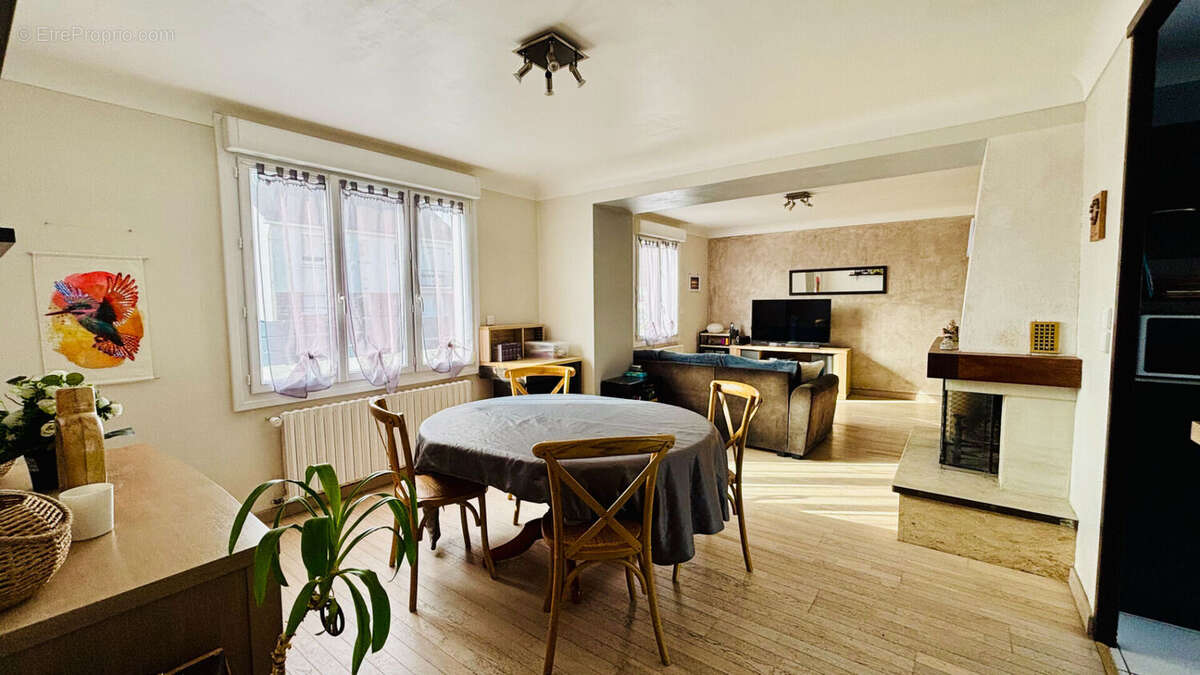 Maison à LA CHAPELLE-DES-MARAIS