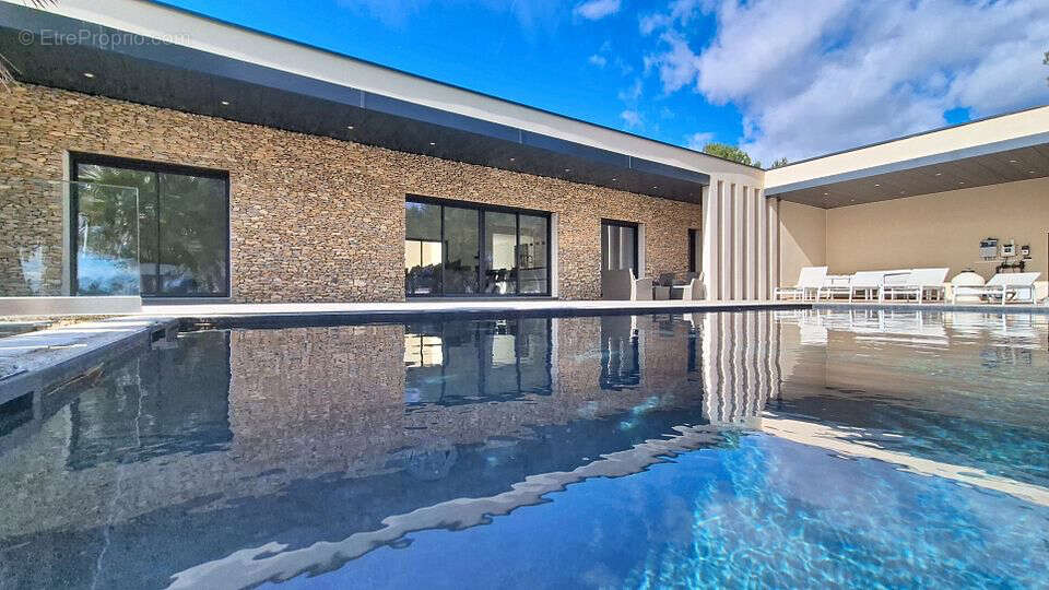 Élégante villa contemporaine de plain-pied dans un domaine résidentiel prisé - photo 2