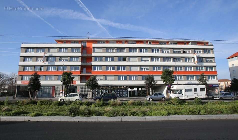 INVESTISSEMENT LOCATIF  CHEVILLY-LARUE  Résidence d'Affaires Adonis Paris Sud *** - 7,37% de rentabilité - photo 8