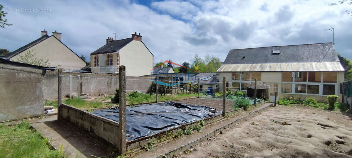 Terrain à SAINT-ETIENNE-DE-MONTLUC