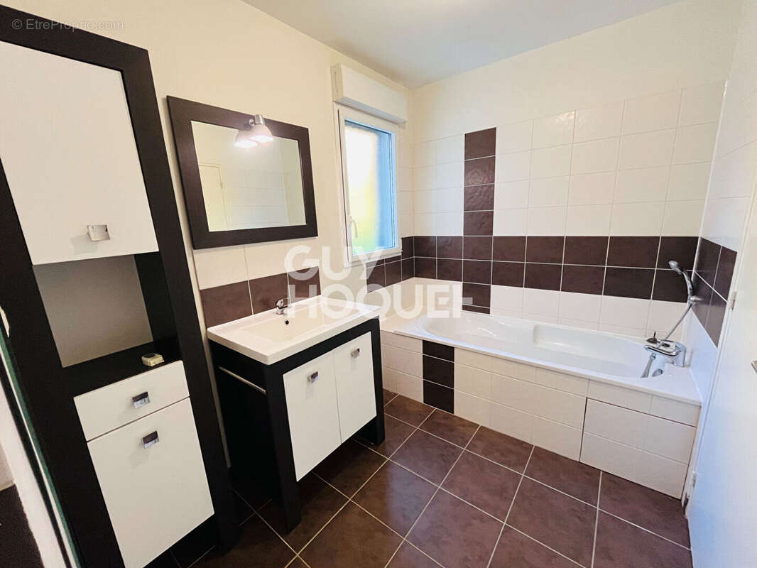 Maison à LA GOUESNIERE