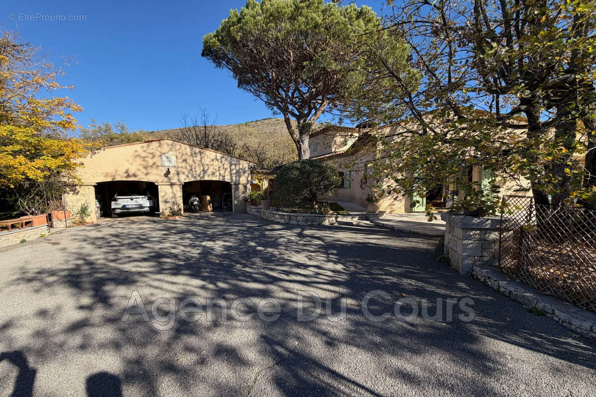 Maison à SAINT-VALLIER-DE-THIEY