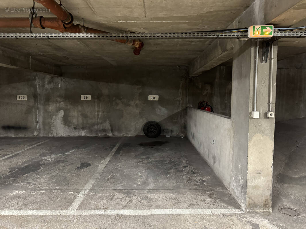 Parking à PARIS-16E