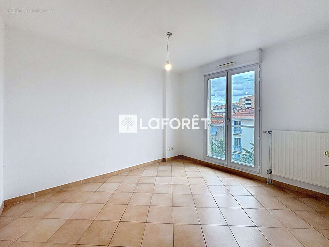 Appartement à MARSEILLE-5E