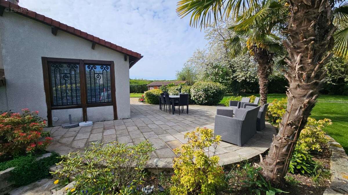 Maison à HOUDAN