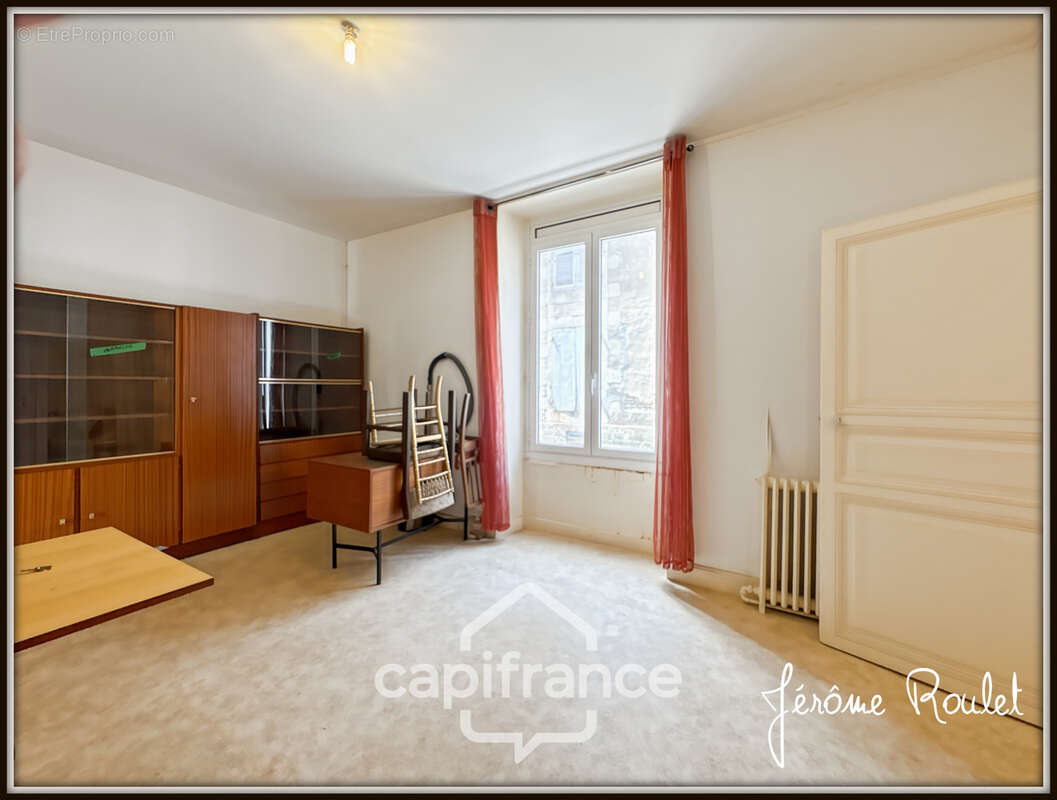 Hyper centre Neuville-de-Poitou – Maison de caractère 305 m² – Jardin, garages et fort potentiel - photo 12