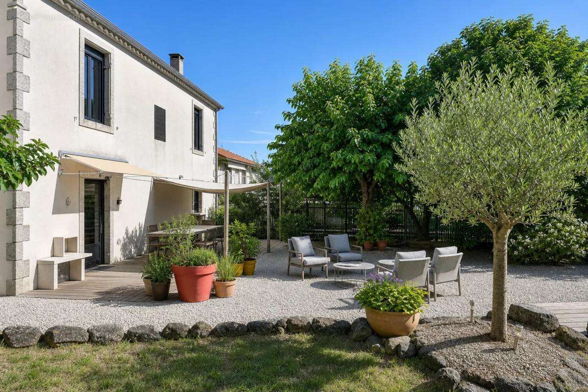 Maison à MOUSSAC