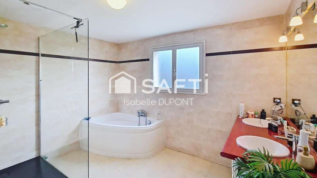 Photo 8 - Maison à LE HAILLAN