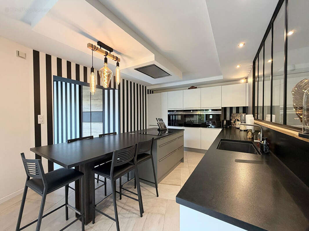 Maison à MONTIGNE-LE-BRILLANT