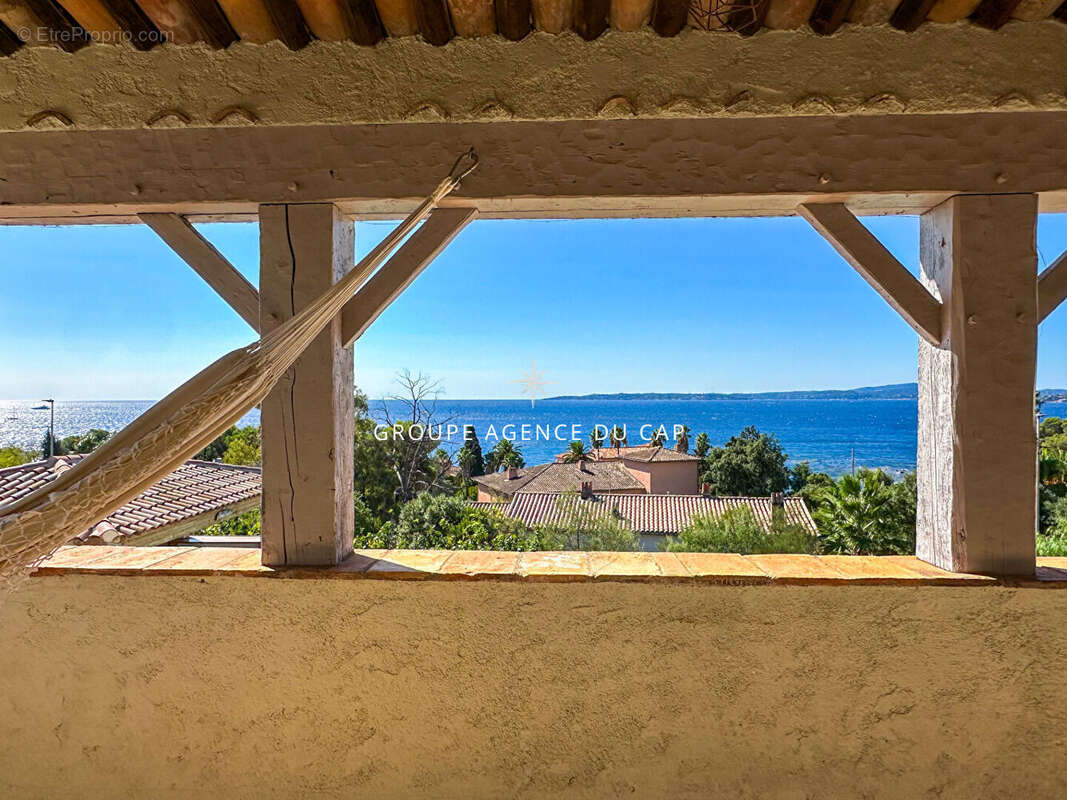 A vendre villa 6 chambres en suite piscine pool house vue mer panoramique sur st-tropez garages et parkings - photo 13