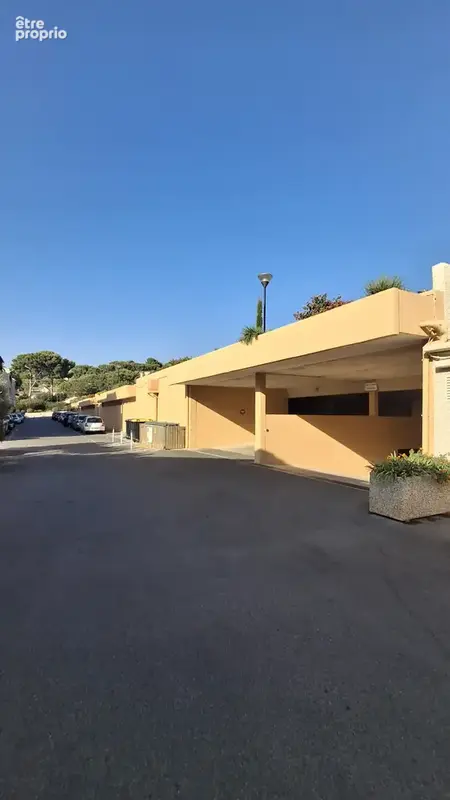 Parking à SAINT-CYR-SUR-MER