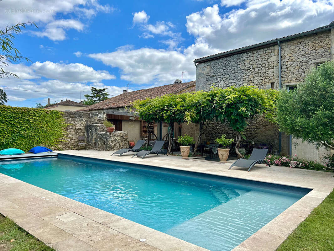 Propriété en pierre avec maison d'amis, piscine et garage pour 3 véhicules. - photo 17