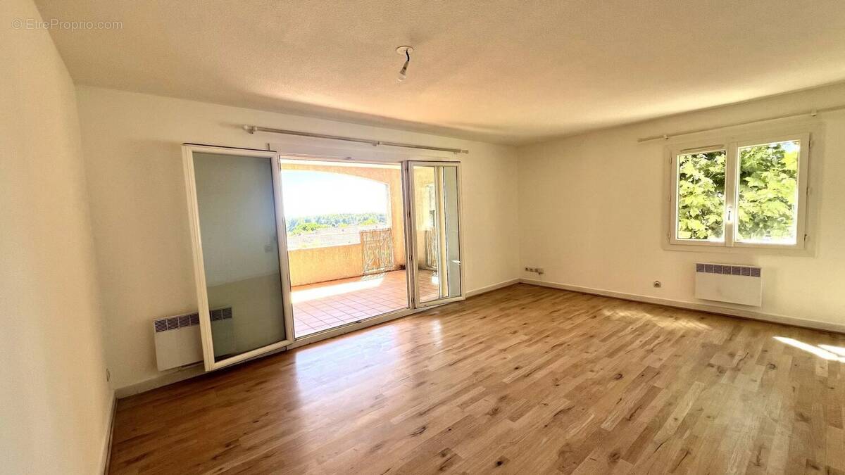 Appartement à VENELLES