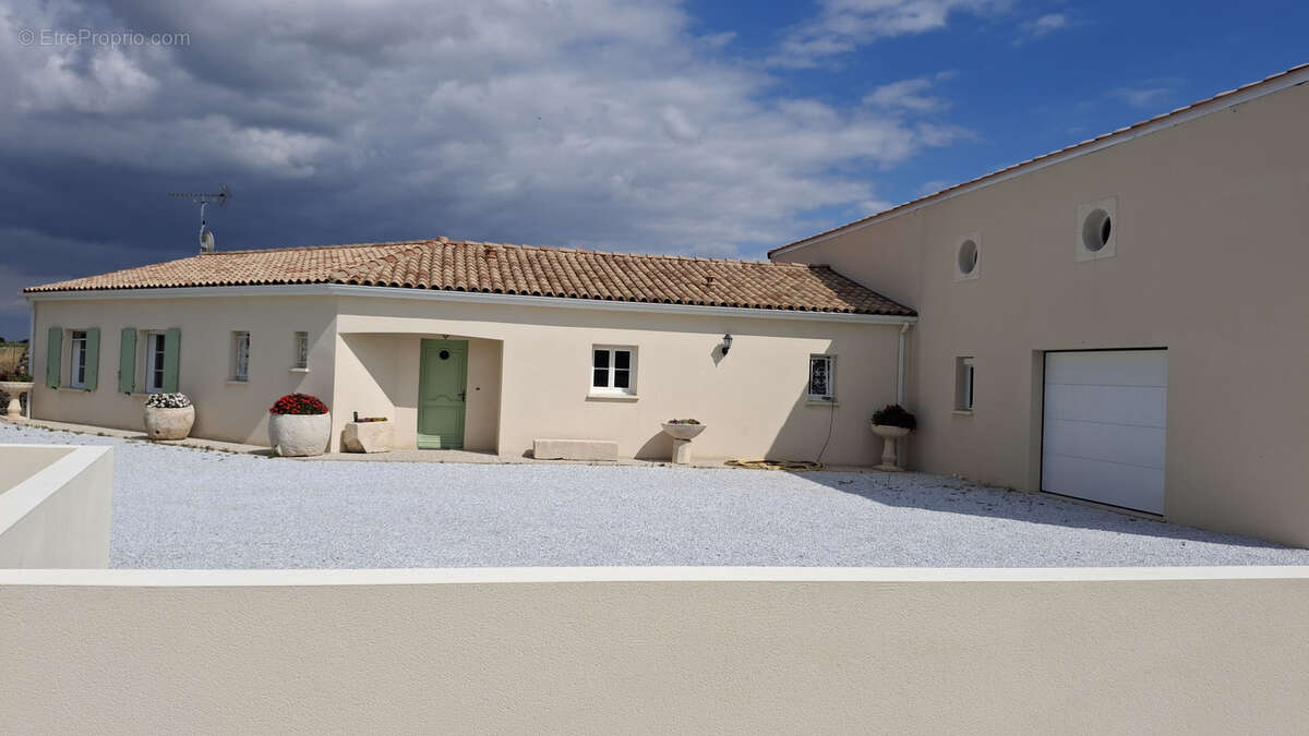 Maison à SAINT-SIMON-DE-PELLOUAILLE