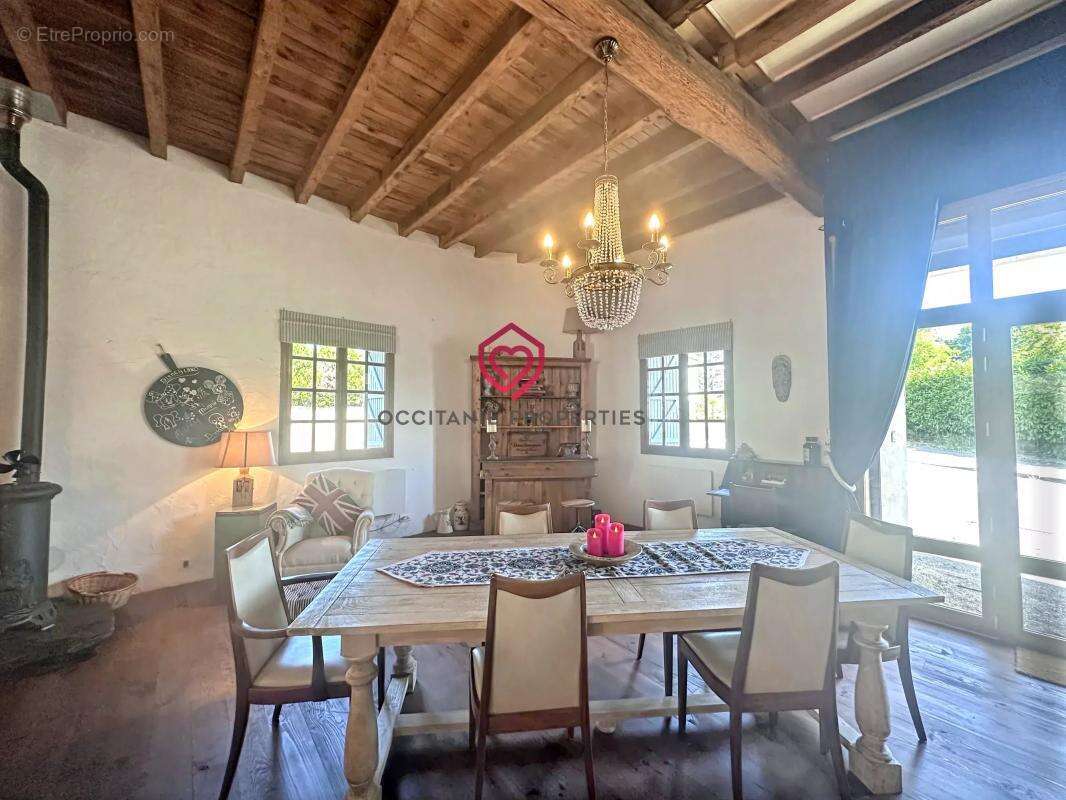 Magnifique maison de ville de caractère au cœur de Miélan,  dépendances et 3 000 m² de terrains - photo 17