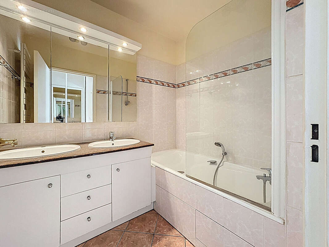 Appartement à LE PLESSIS-ROBINSON