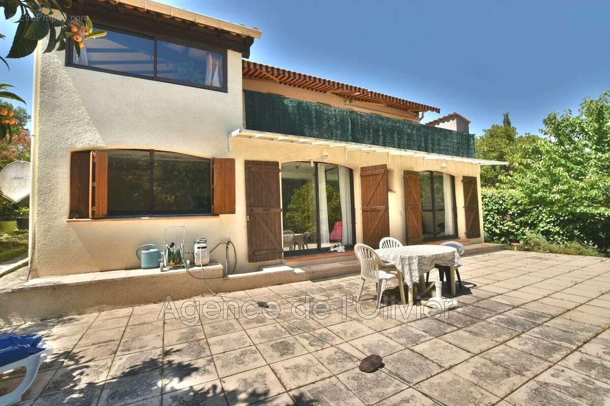 Maison à VALBONNE