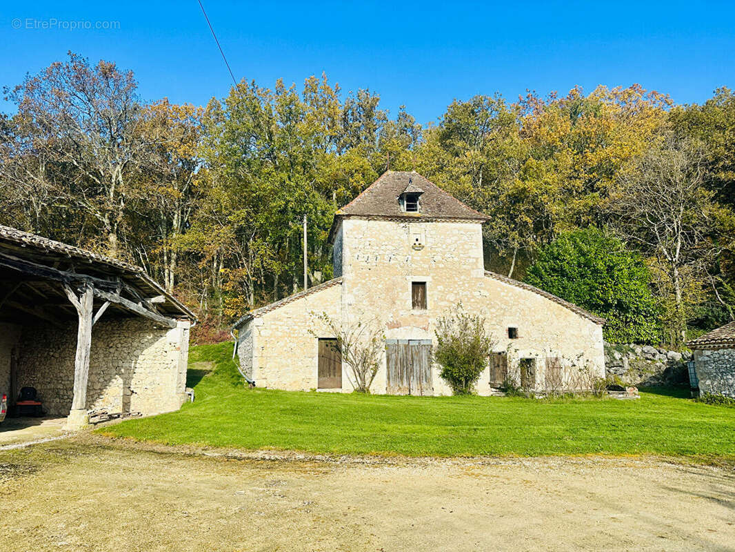 Propriété de charme en pleine nature avec gîte et dépendances - photo 4