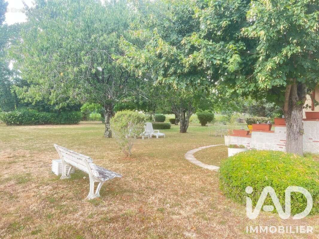 Maison 134 m² à Saint-Pierre-De-Clairac  - photo 6