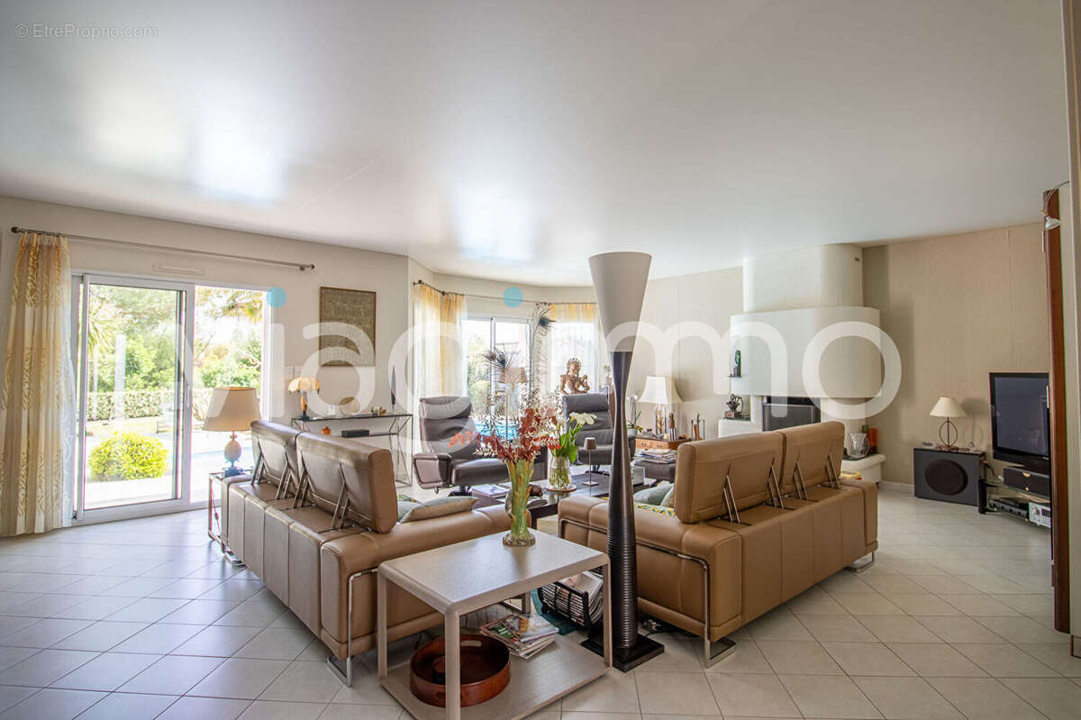 Faite pour les épicuriens : Maison Saint Gilles Croix De Vie 9 pièce(s) 200 m2 - photo 2