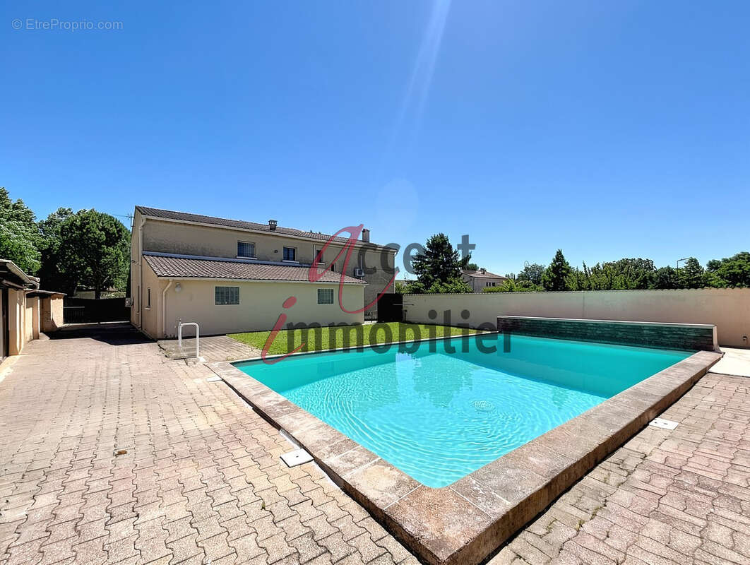 Grande maison familiale de 280 m² avec piscine sur 3 000 m² de terrain - photo 4