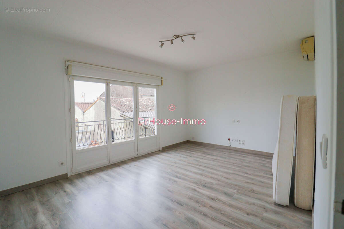 Maison 126 m² à Saint-Julien-Beychevelle  - photo 6