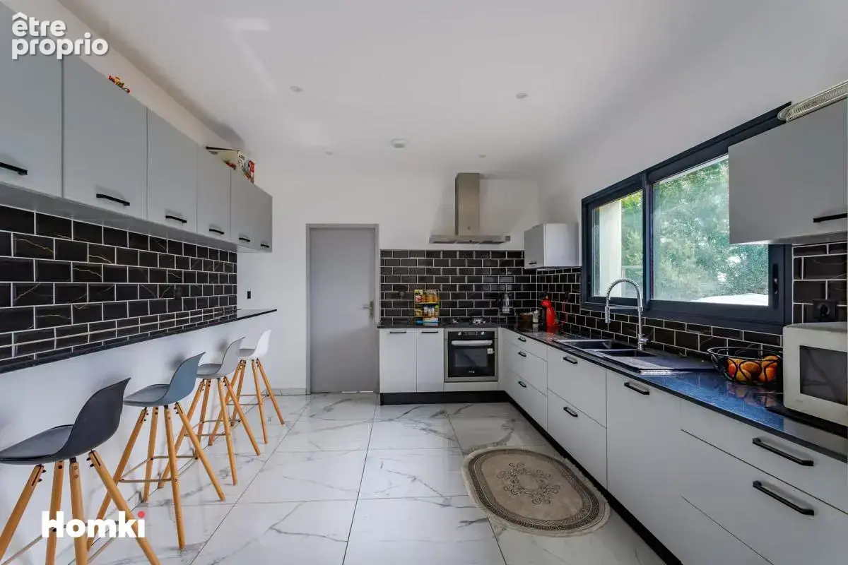 Maison contemporaine de 140 m2 sur terrain de 866 m2 - photo 7