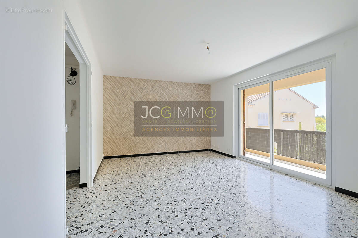 Appartement T4 Centre-Ville - 87,10 m2 Carrez - Balcon - Grand Garage - Calme-Sans vis à vis - photo 3