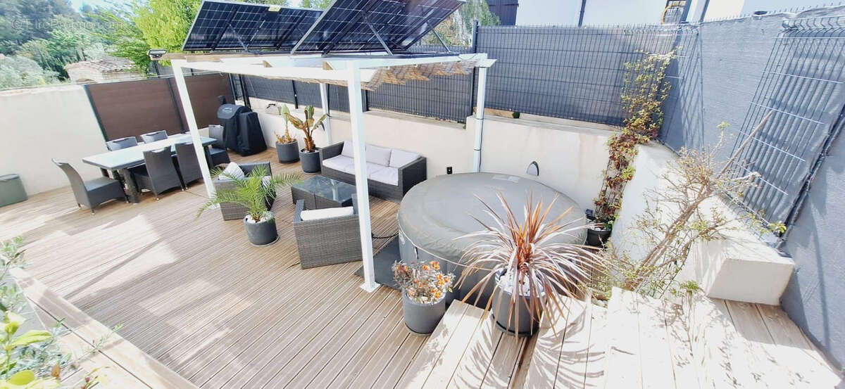 Maison à LE CASTELLET