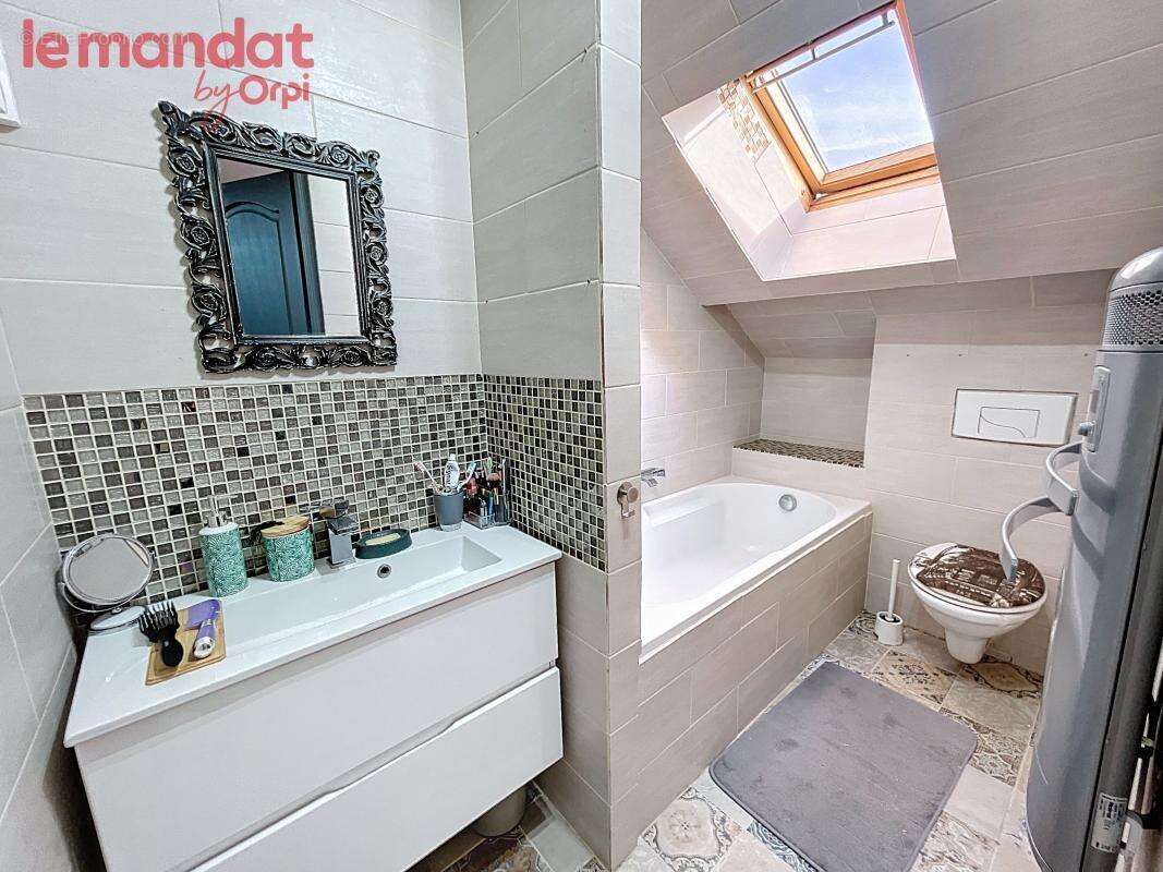 Appartement à JUZIERS