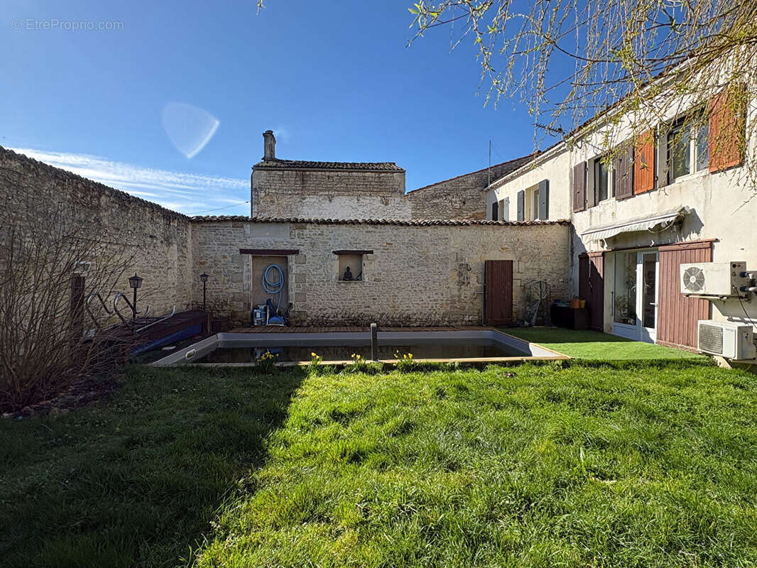 Maison à SAINT-GEORGES-DU-BOIS