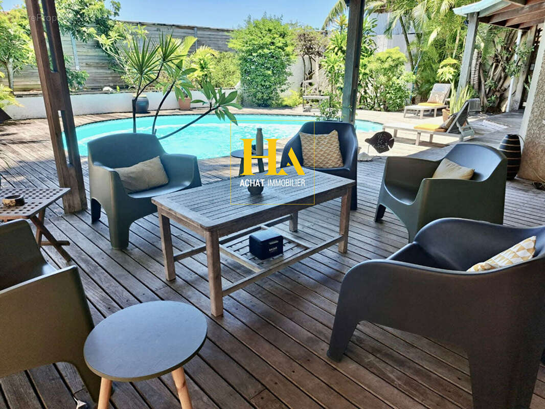 Maison T6  de 232.5 m2 à Saint-Pierre - La Cafrine - photo 15