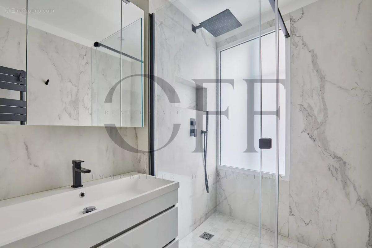 Appartement à PARIS-7E