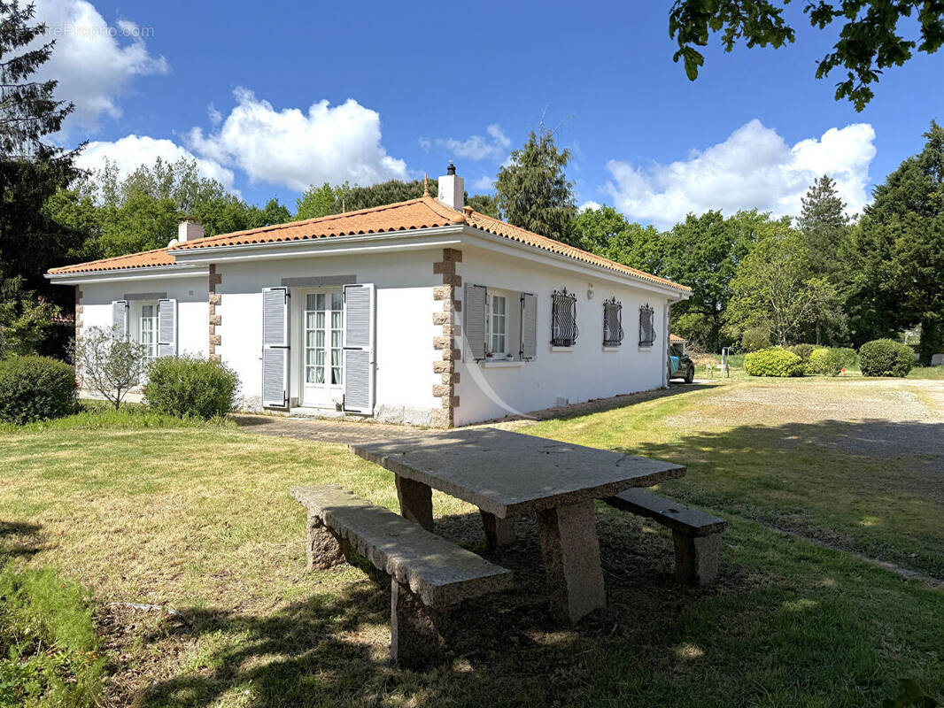 Maison à SAINT-GEORGES-DE-POINTINDOUX