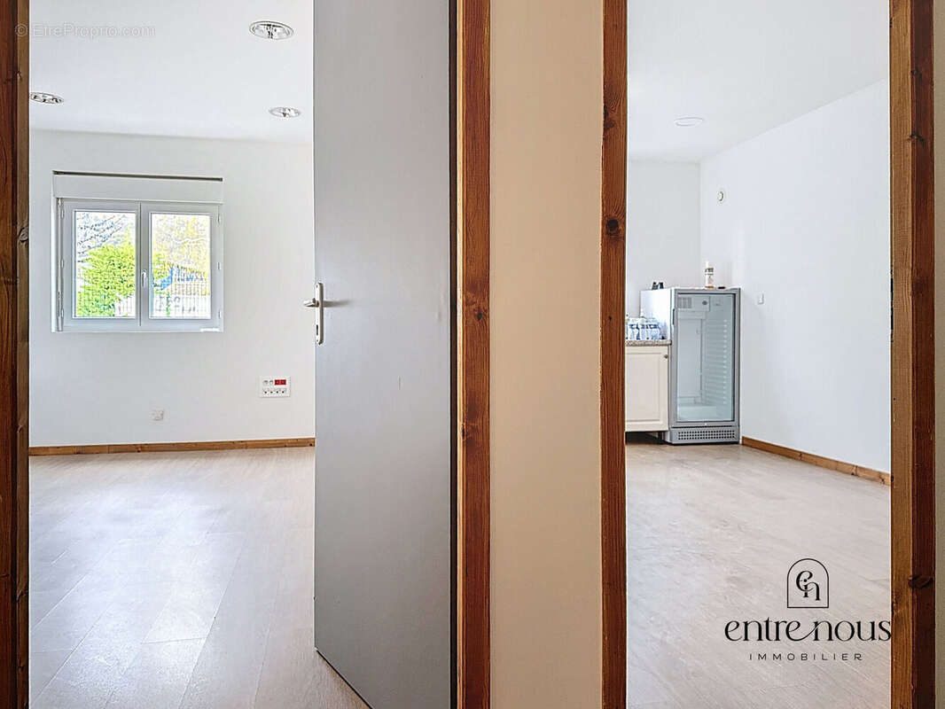 Photo 4 - Commerce à CHAPAREILLAN