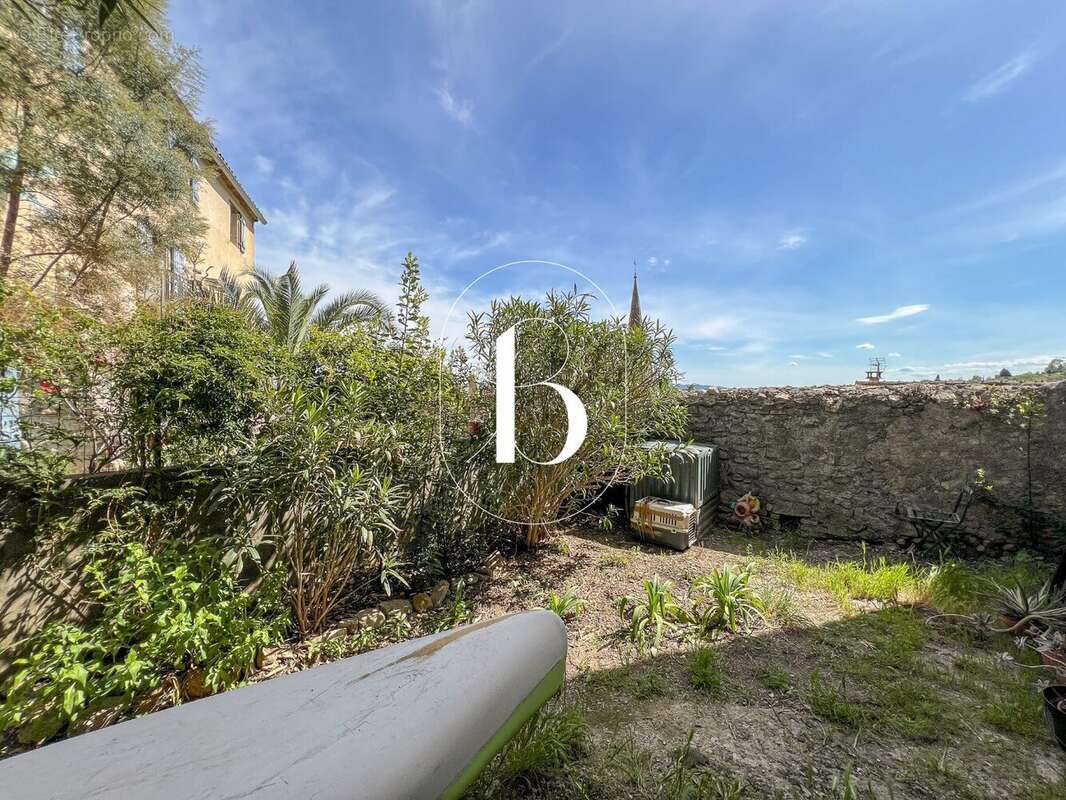 Maison à SAINT-SAUVEUR-DE-CRUZIERES