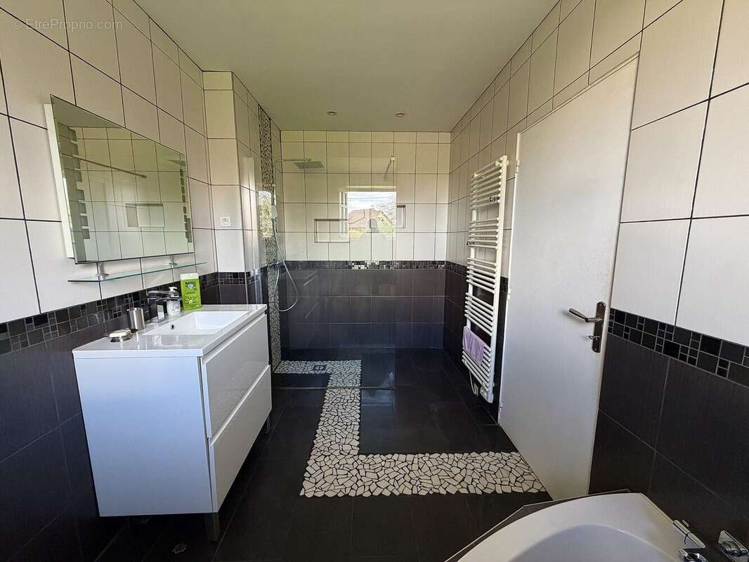Maison 205 m² à Uxegney  - photo 8