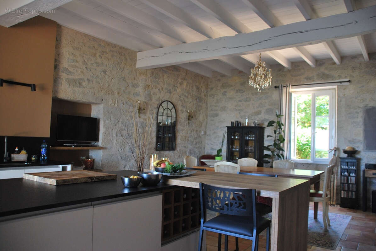 Maison avec piscine intérieure et terrasses et splendide vue - photo 7