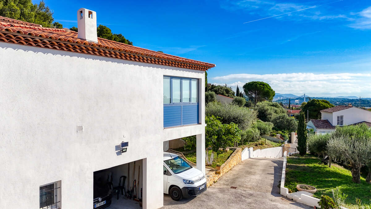 Elégante maison vue mer avec piscine et vue panoramique à Ollioules - photo 4