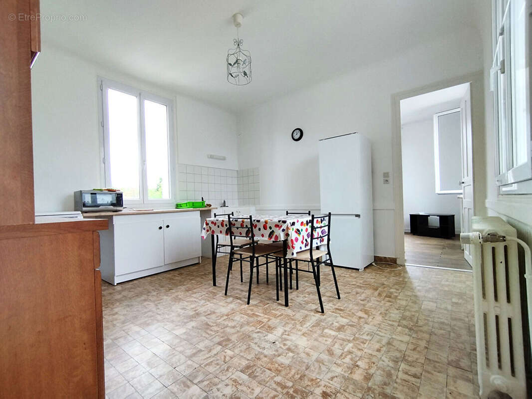 Maison à LA VILLE-AUX-DAMES