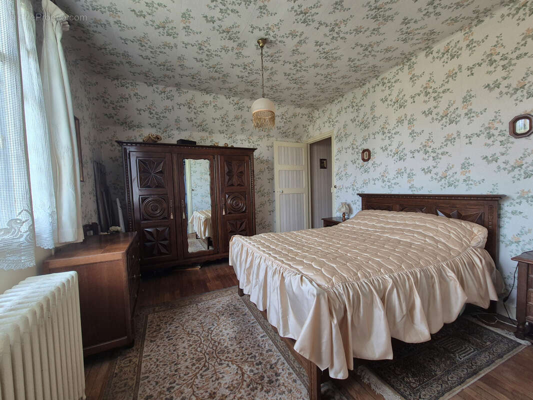 Maison à SAINT-PIERRE-LES-NEMOURS