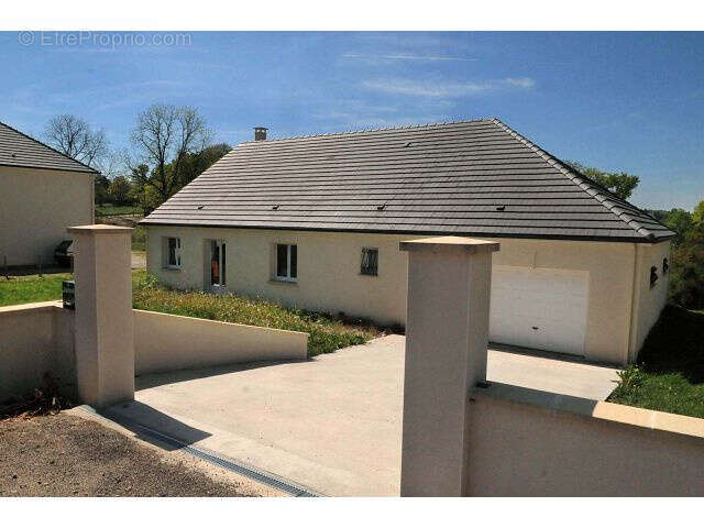 Maison à SERVIERES-LE-CHATEAU