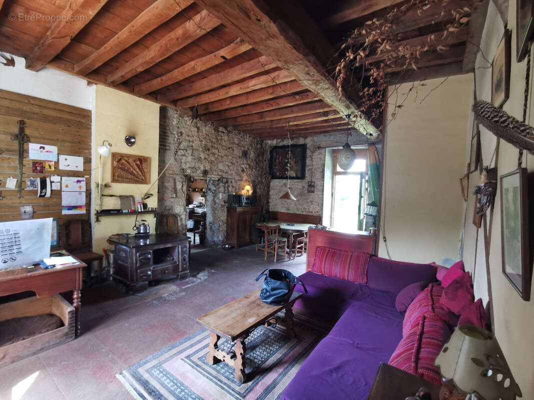 Maison à SAINT-PRIEST-EN-MURAT