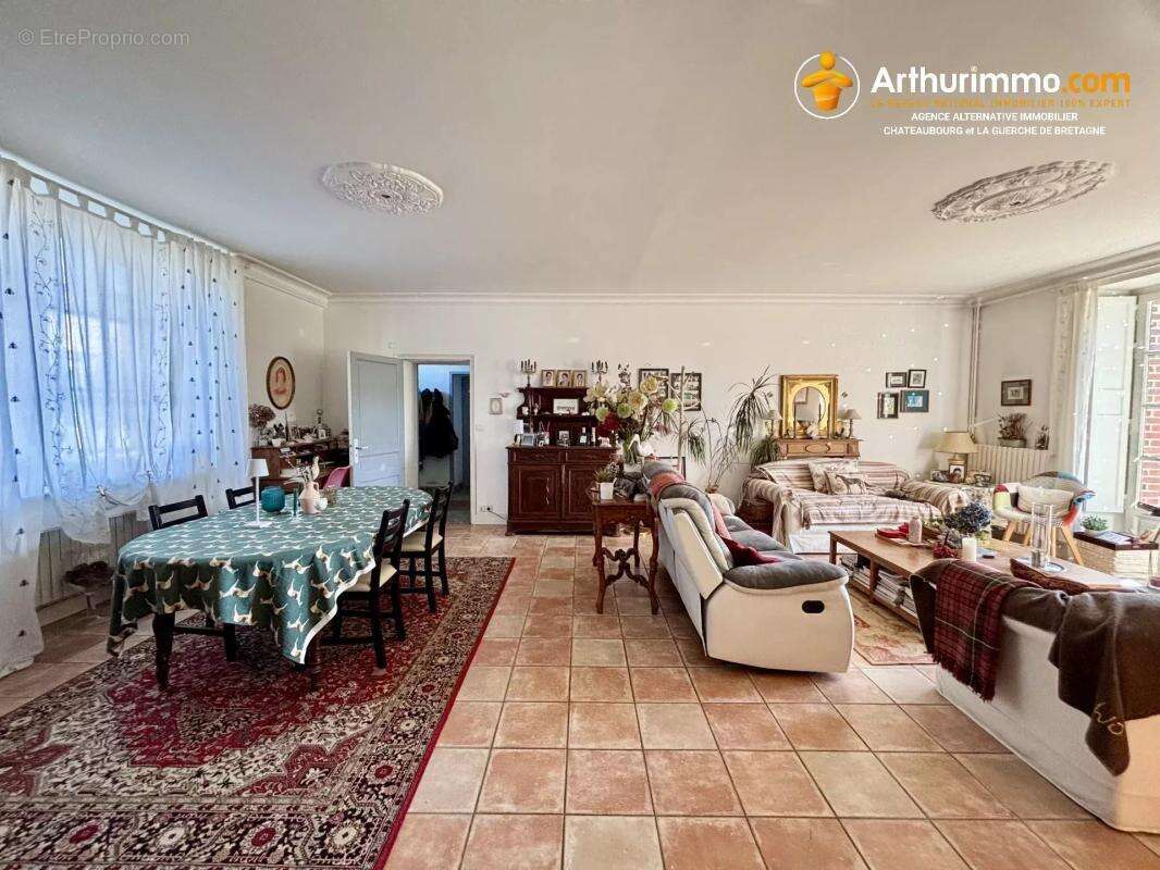 Maison à ETRELLES