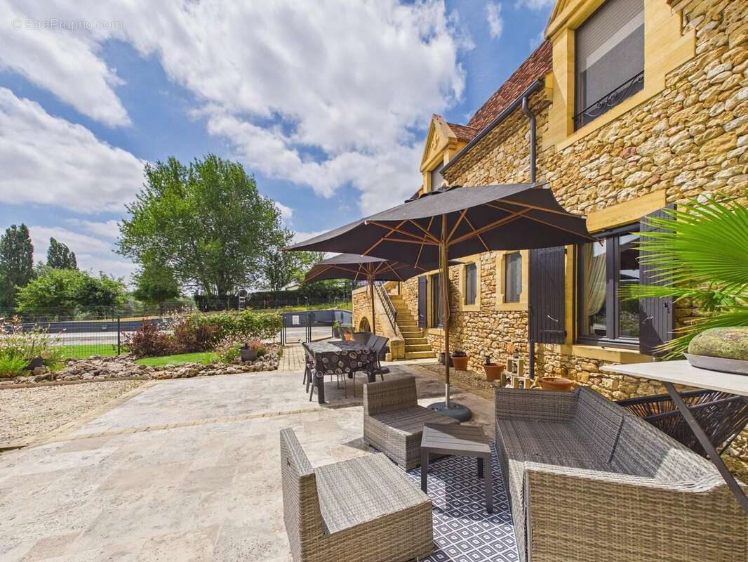 Élégante Résidence en Pierre avec Vues Panoramiques et Espaces de Vie Modulables - photo 22