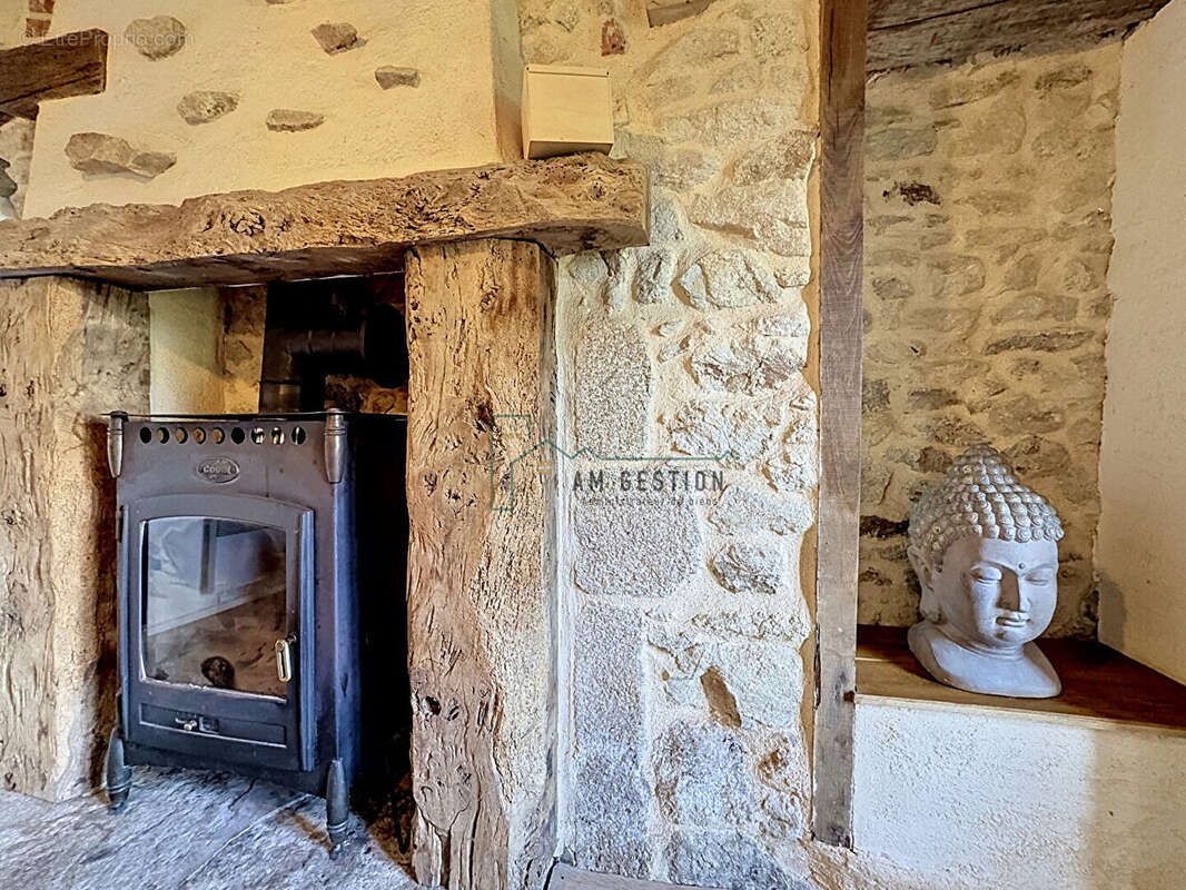 Maison à BUJALEUF