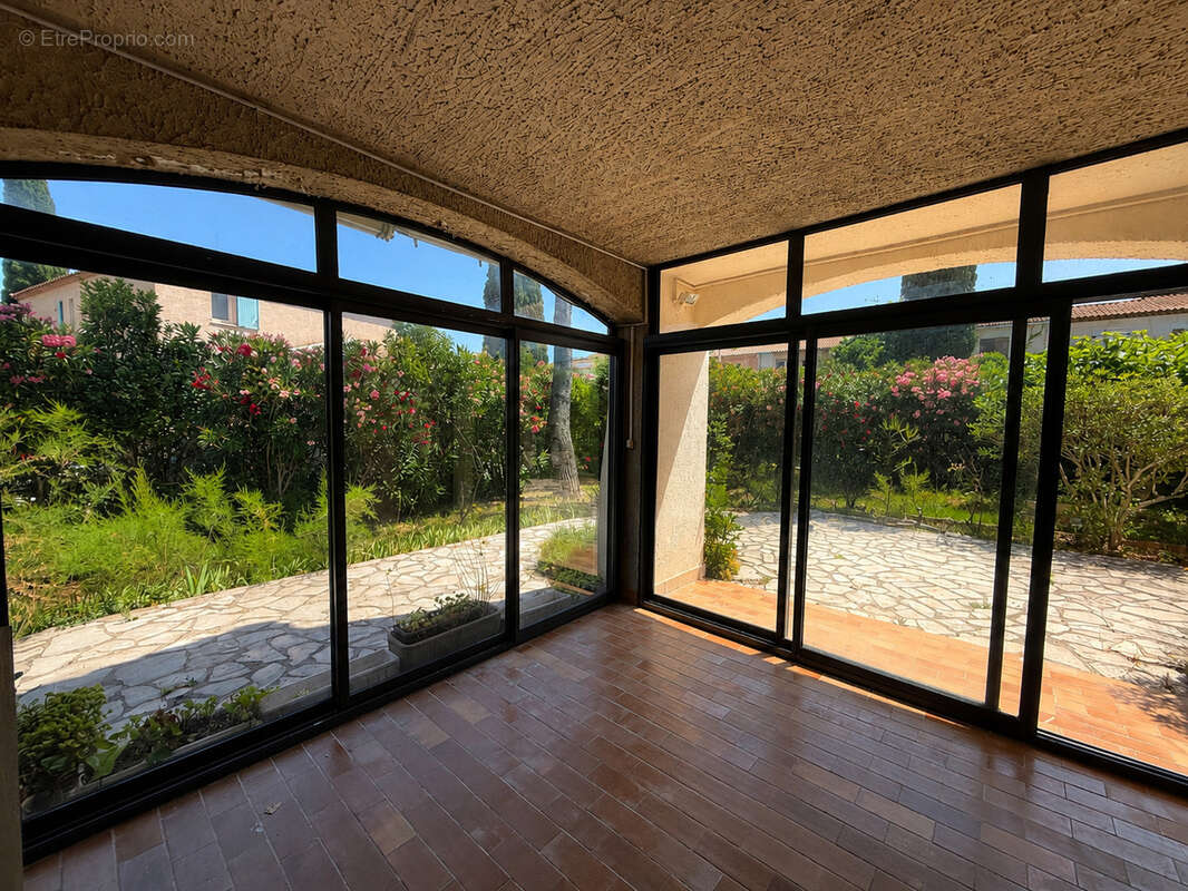Saint-gély-du-fesc   maison familiale de 176 m2 avec piscine, double habitation et garage - photo 11