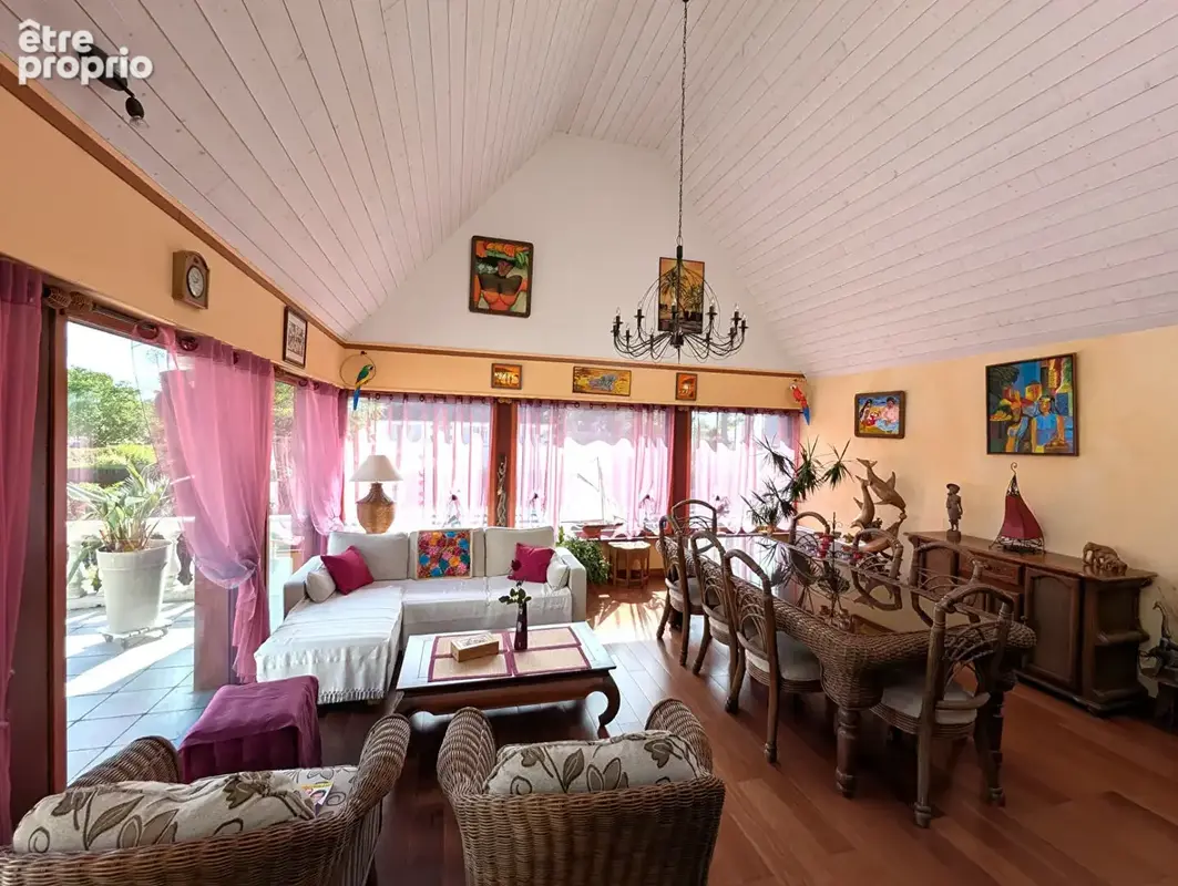 Maison familiale de 247 m² à vendre à Roz-sur-Couesnon - 7 chambres - Terrain de 2 000 m² - Proche bourg et commerces - photo 4